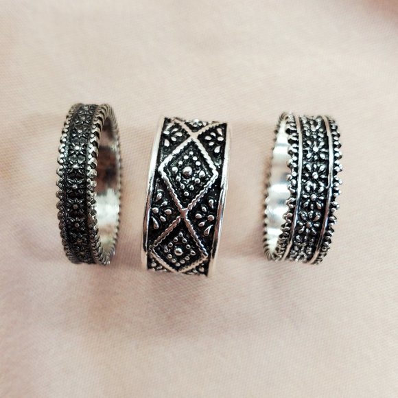 Torrid Burnished Silvertone Rings with Floral and Geometric Designs (Size 8) - Picture 4 of 6